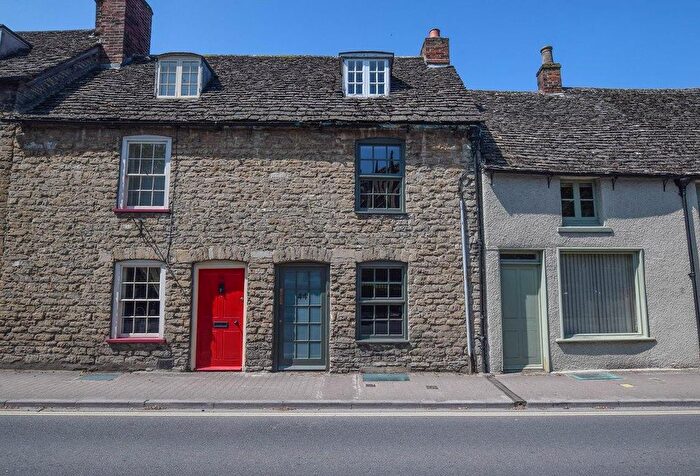 2 Bedroom Detached House For Sale In Gloucester Street, Malmesbury, SN16
