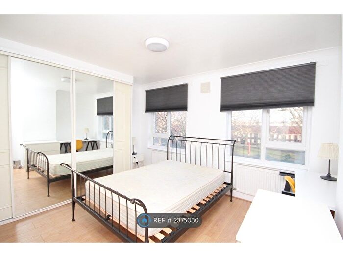 3 Bedroom Flat To Rent In Geffrye Court, London, N1