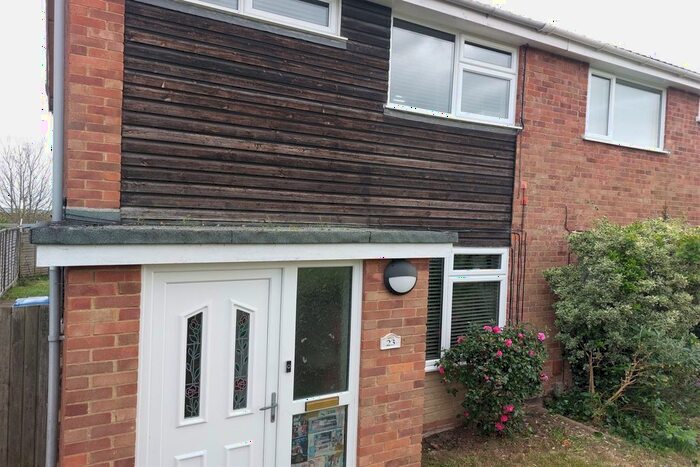 3 Bedroom Semi-Detached House To Rent In Headingham Close, Ipswich, IP2