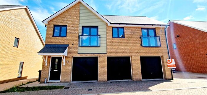 2 Bedroom Flat To Rent In Whitworth Close, Northfleet, Gravesend, Kent, DA11