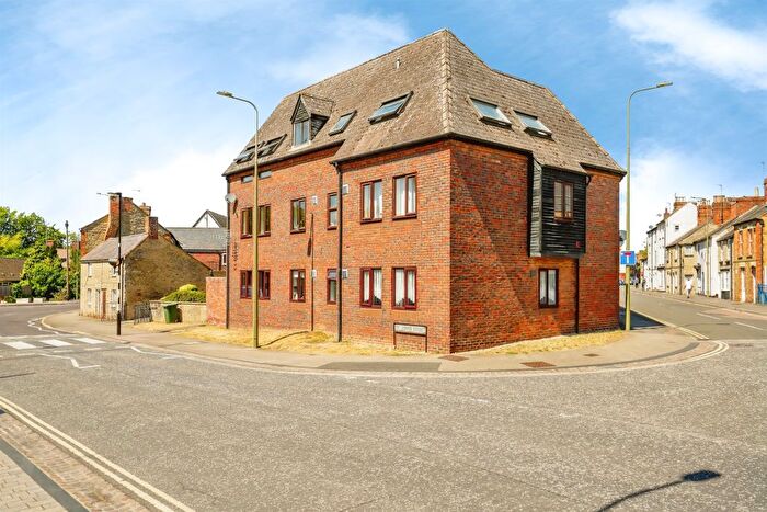2 Bedroom Flat For Sale In North Street, Bicester, OX26
