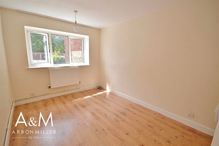 2 Bedroom Flat To Rent In Longwood Gardens, Barkingside, Ilford, IG6