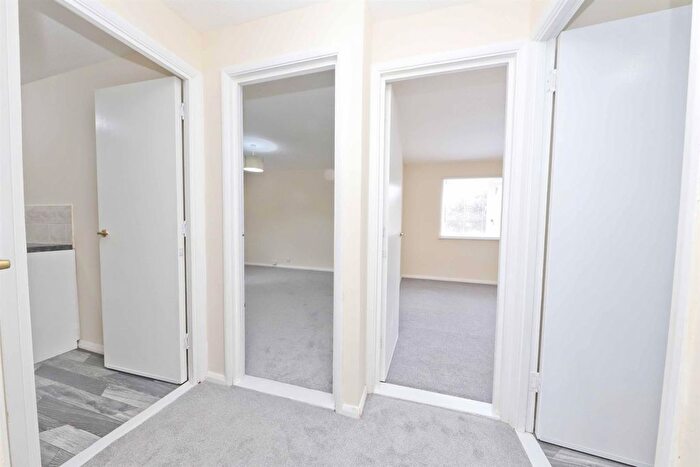 1 Bedroom Flat For Sale In Ryeland Close, Yiewsley, West Drayton, UB7