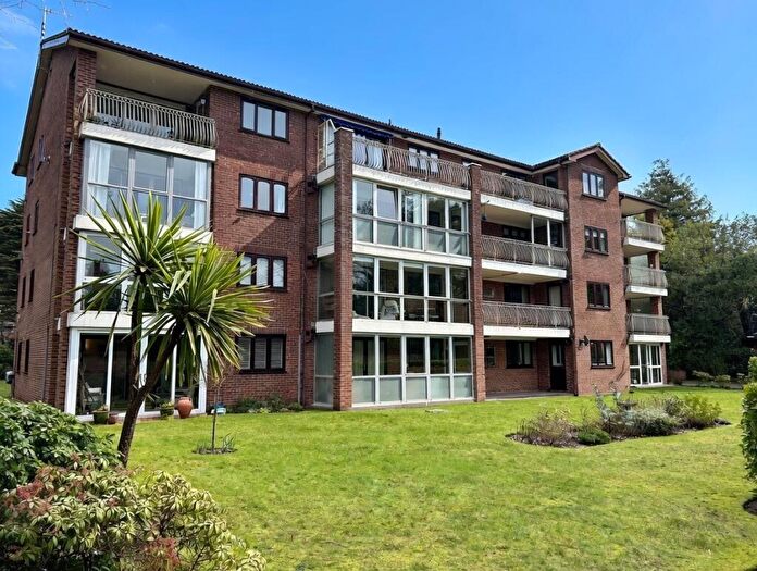 2 Bedroom Flat For Sale In West Cliff Road, West Cliff, BH4