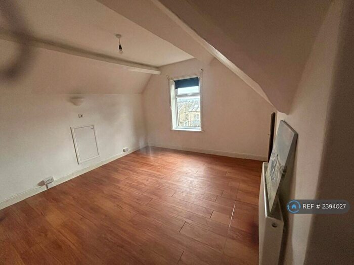 2 Bedroom Flat To Rent In Bradford Road Shipley, Shipley, BD18