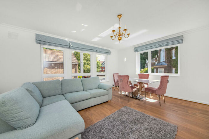 2 Bedroom Apartment To Rent In Pond Mead, Dulwich, London, SE21