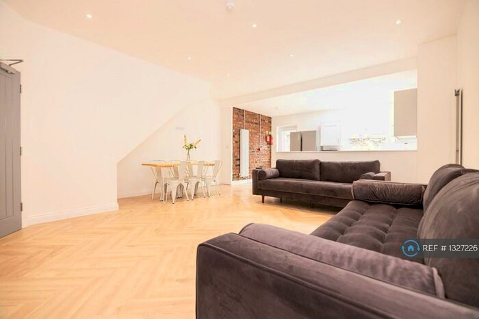 6 Bedroom Terraced House To Rent In Brookdale Road, Liverpool, L15