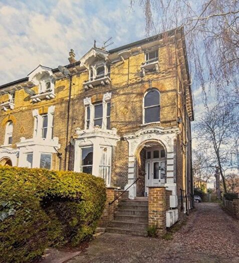 1 Bedroom Flat To Rent In Hampton Road, Teddington, London, TW11