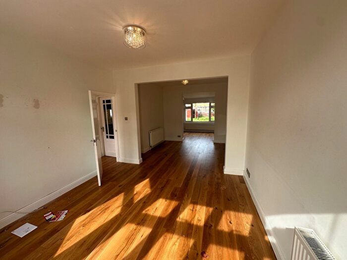 3 Bedroom Terraced House To Rent In Chailey Avenue, Enfield, EN1