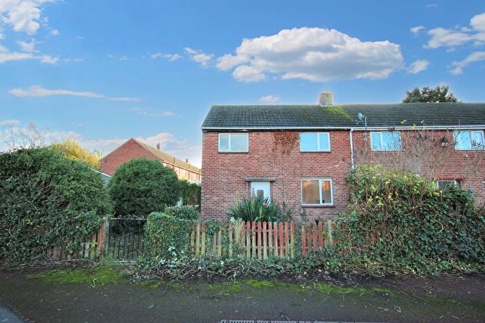 3 Bedroom End Terrace House For Sale In Cherry Holt, Newark, NG24