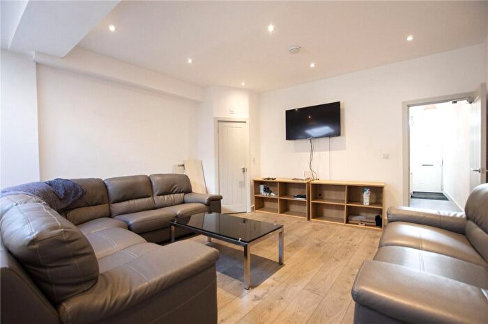 8 Bedroom House To Rent In Dawlish Road, Birmingham, West Midlands, B29