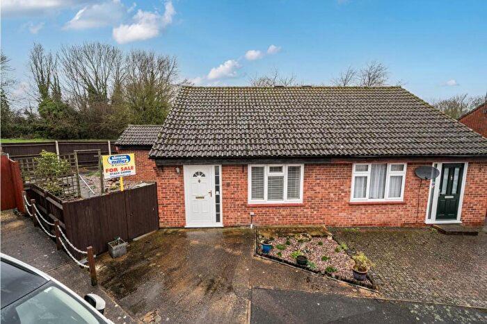 2 Bedroom Semi-Detached Bungalow For Sale In Townsend Road, Snodland, ME6