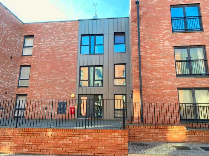 2 Bedroom Flat To Rent In Paterson Place, Niddrie, Edinburgh, EH15