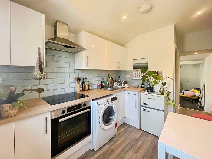 3 Bedroom Block Of Flats For Sale In Bridge Road, Southampton, SO19