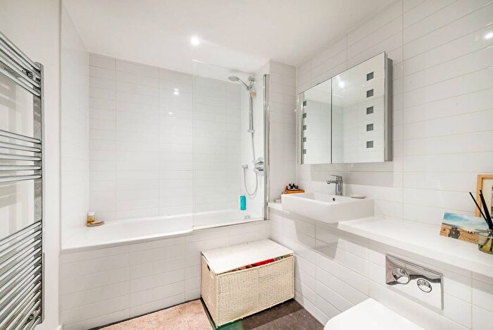 1 Bedroom Flat To Rent In Red Lion Street, Richmond, TW9
