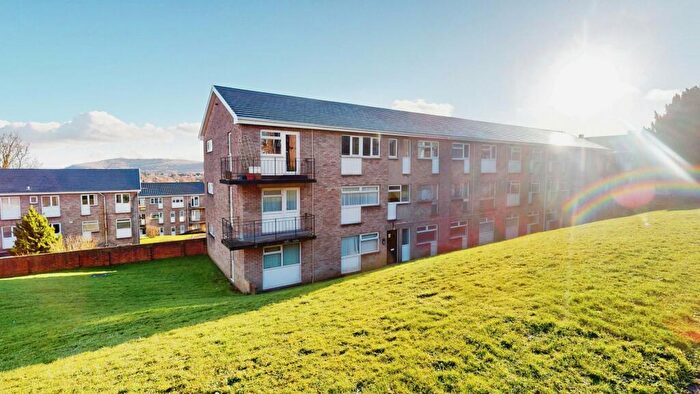 2 Bedroom Flat To Rent In St Fagans Rise, Fairwater, Cardiff, CF5