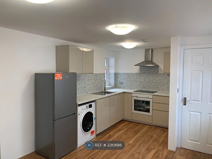 1 Bedroom Flat To Rent In London Road, Highwycombe, HP11