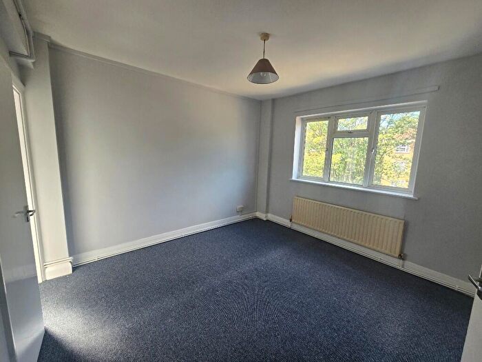 1 Bedroom Flat To Rent In London Road, Mitcham, Greater London, CR4