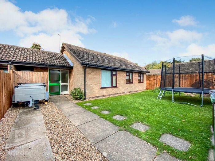 3 Bedroom Bungalow For Sale In Hancock Close, Coltishall, NR12