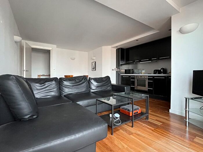 2 Bedroom Flat To Rent In Capital Quarter, Wellington Street, Leeds, LS1