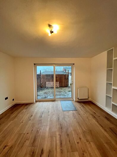 3 Bedroom Bungalow To Rent In Elderbek Close, Cheshunt, EN7