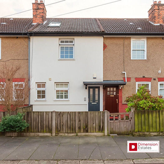 3 Bedroom Terraced House For Sale In Manchester Grove, Island Gardens, London, E14