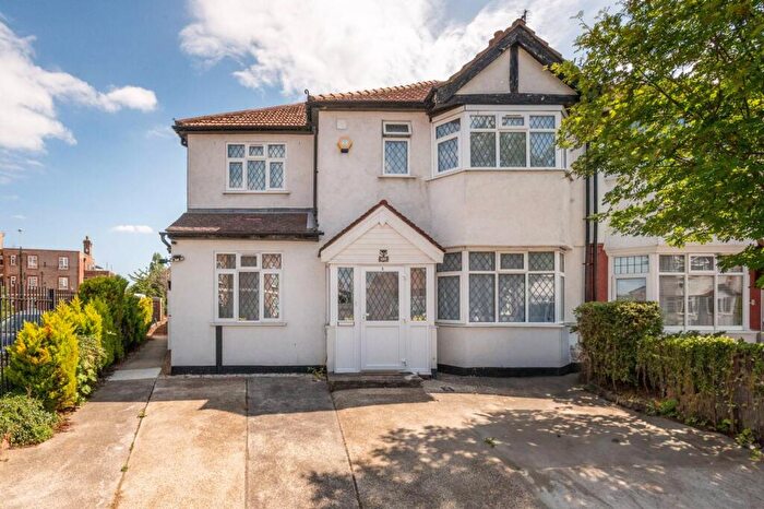 2 Bedroom End Of Terrace House To Rent In Byron Avenue, New Malden, KT3