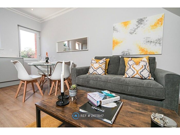 2 Bedroom Flat To Rent In North House, Reading, RG1