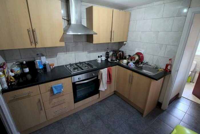 4 Bedroom Terraced House To Rent In Rhymney Street - Cardiff, CF24
