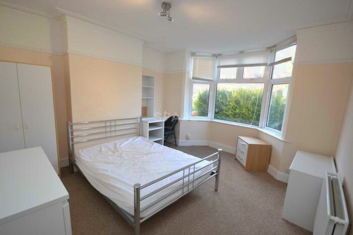 6 Bedroom End Of Terrace House To Rent In Highgrove Street, Reading, Berkshire, RG1