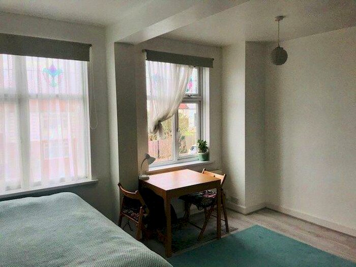 1 Bedroom Property To Rent In Grosvenor Gardens, Oakwood, London, N14