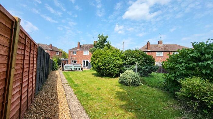 3 Bedroom Semi-Detached House For Sale In Lindsey Close, Walton, Peterborough, PE4