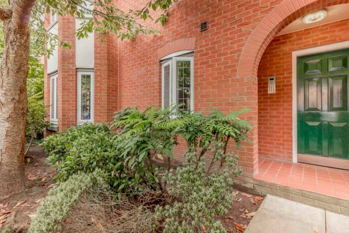 2 Bedroom Apartment To Rent In New Barns Avenue, M21