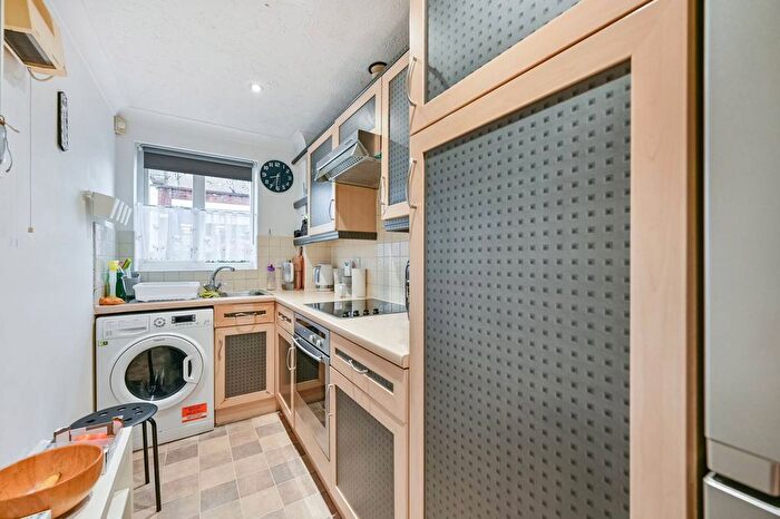 2 Bedroom Flat To Rent In London Road, Isleworth, TW7