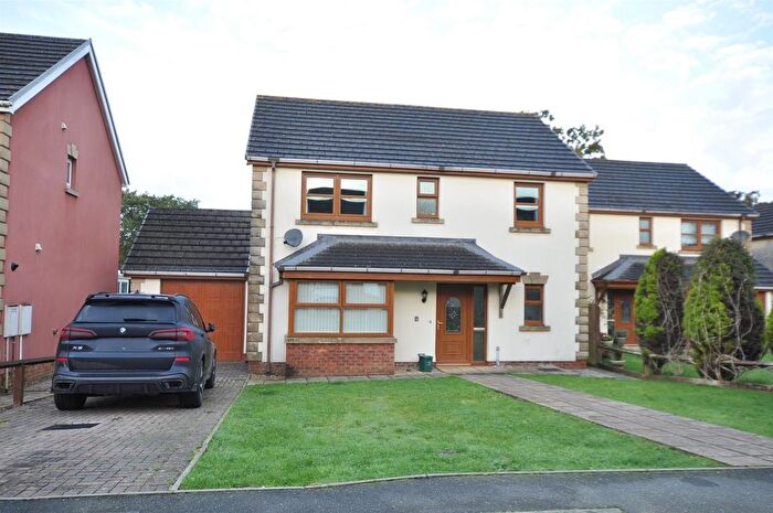 4 Bedroom Detached House For Sale In Maes Abaty, Whitland, SA34