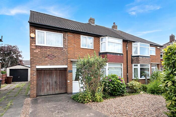 4 Bedroom Semi-Detached House For Sale In Gallow Tree Road, Rotherham, S65
