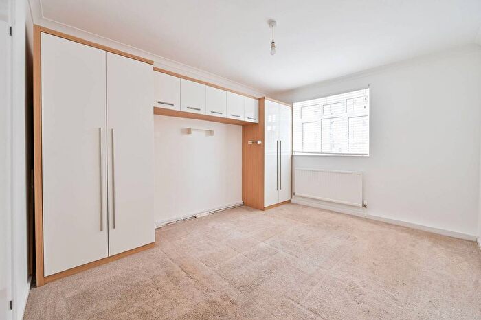 2 Bedroom Flat For Sale In Collinson Street, Borough, London, SE1