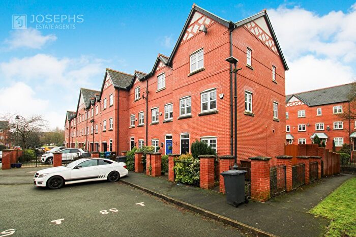 4 Bedroom Town House To Rent In Gardinar Close, Wigan, WN1