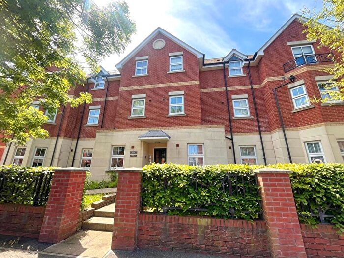 2 Bedroom Flat For Sale In Kirtleton Avenue, Weymouth, DT4