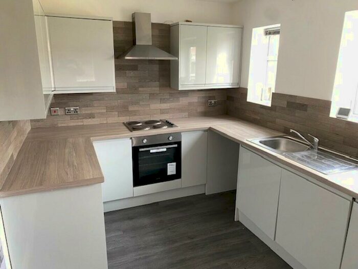 3 Bedroom Semi-Detached House To Rent In Grange Road, Moorends, Doncaster, DN8