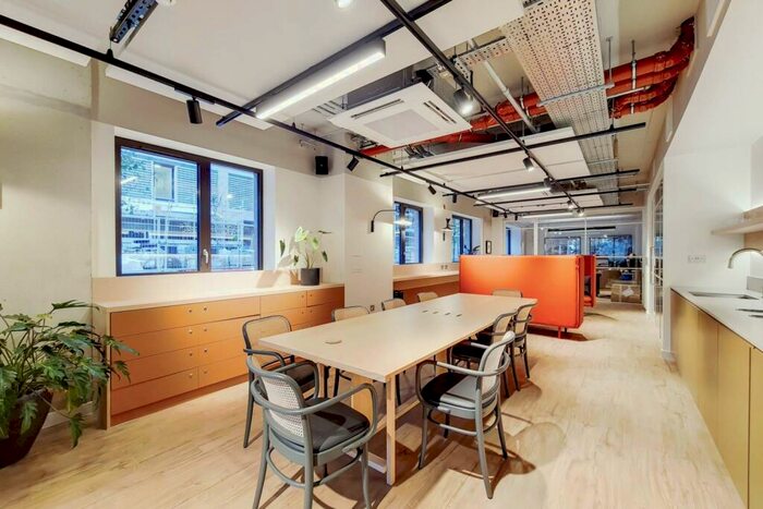 2 Bedroom Flat To Rent In Vanguard Way, Walthamstow And Surrounding Areas, London, E17