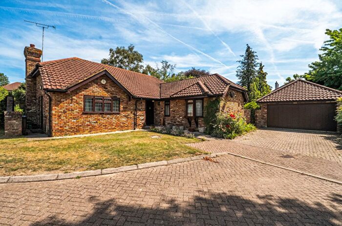 3 Bedroom Bungalow For Sale In Fernwood Close, Bromley, BR1