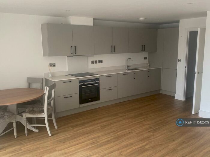 2 Bedroom Flat To Rent In Tankerton Road, Whitstable, CT5