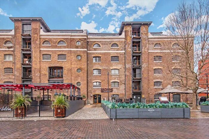 1 Bedroom Flat To Rent In , Hertsmere Road, Spacious Bedroom, E14