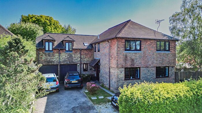 5 Bedroom Detached House For Sale In Weald View, Staplecross, TN32
