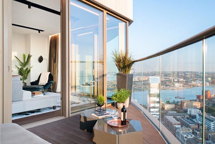 2 Bedroom Apartment For Sale In Canary Wharf, London, E14