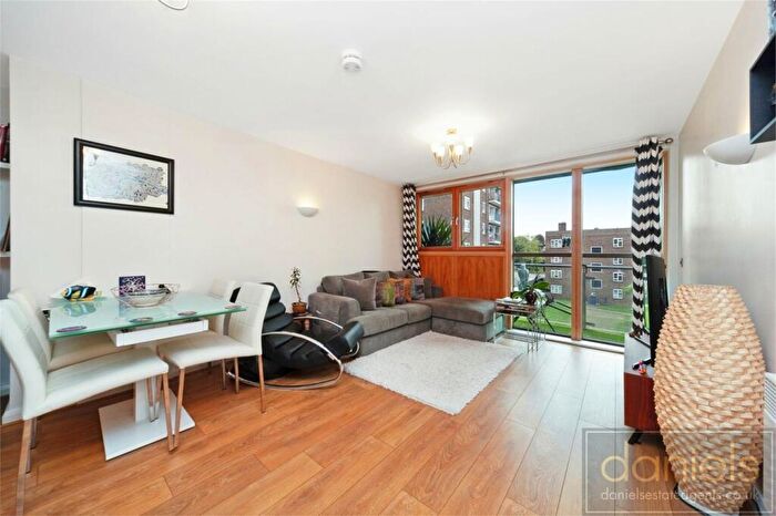 1 Bedroom Apartment For Sale In Donnington Road, Willesden Green, NW10