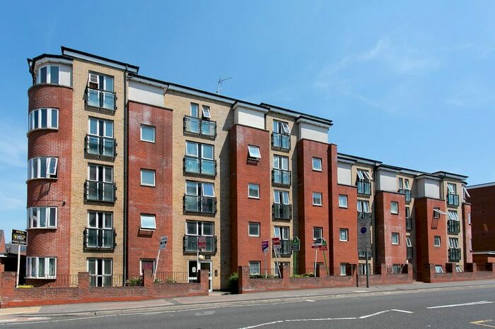 2 Bedroom Flat To Rent In Lucida Court, - Whippendell Road, Watford, Herts, WD18
