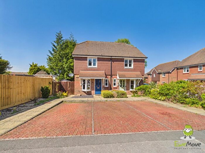 2 Bedroom Semi Detached House For Sale In Lanes End, Chineham, Basingstoke, Hampshire, RG24