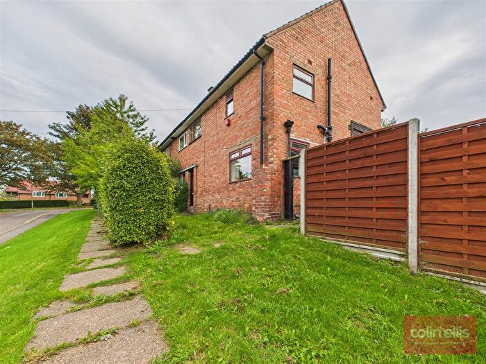 3 Bedroom Semi-detached House For Sale In Gildercliffe, Scarborough, YO12